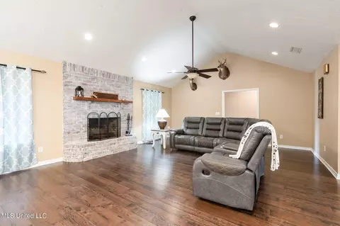 240 Henry Eubanks Rd, Lucedale, MS 39452 photo 5