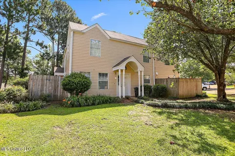 833 Harbor Bend Dr, Brandon, MS 39047