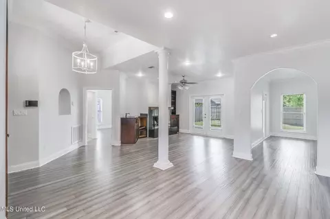 Entry Way - 975 Old Town Rd, Long Beach, MS 39560 photo 1 of 2