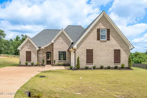 5066 Watson View Dr, Nesbit, MS 38651