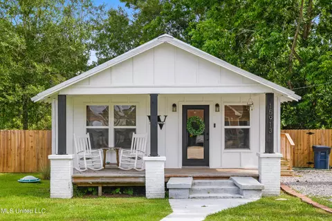 15913 Van Eaton Cir, Biloxi, MS 39532
