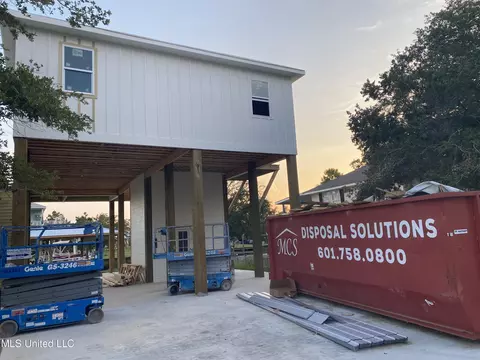 4059 Robin St, Bay Saint Louis, MS 39520