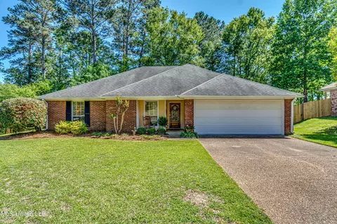 1008 Cumberland Drive Dr, Brandon, MS 39047