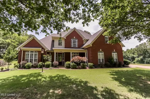 4068 Misty Oaks Cv, Nesbit, MS 38651