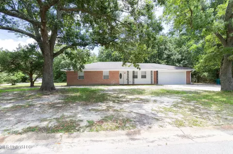 314 Oak Park Dr, Pass Christian, MS 39571