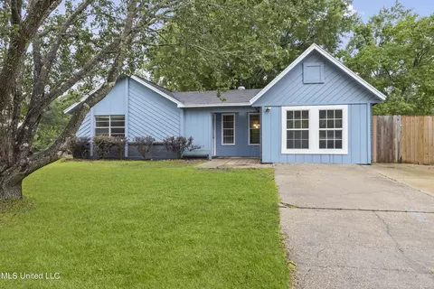 1917 Westgate Pkwy, Gautier, MS 39553