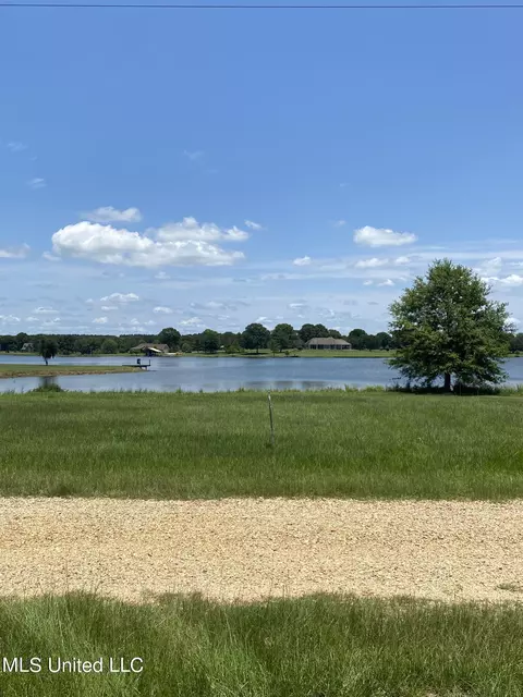 44 W New Arbor Lk, Poplarville, MS 39470