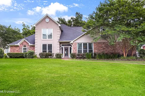 106 Covington Ct, Ridgeland, MS 39157
