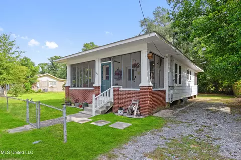 441 Ballentine St, Bay Saint Louis, MS 39520