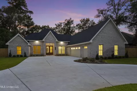 3304 Government St, Ocean Springs, MS 39564