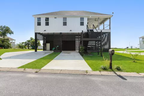 1511 Ellis St, Pass Christian, MS 39571