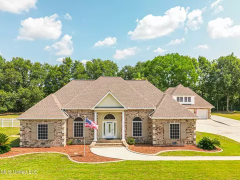 13 Field Brook Dr, Carriere, MS 39426