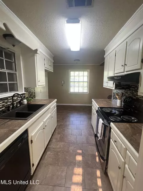 2056 Monaco St, Jackson, MS 39204 photo 4