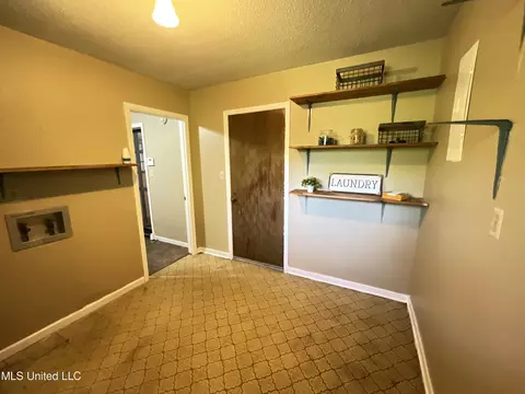 2056 Monaco St, Jackson, MS 39204 photo 9