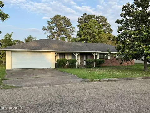 2056 Monaco St, Jackson, MS 39204 photo 2