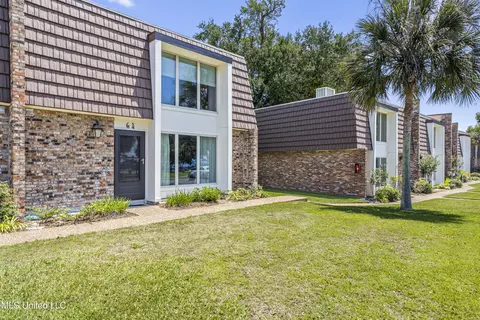 527 Front Beach Dr #64, Ocean Springs, MS 39564