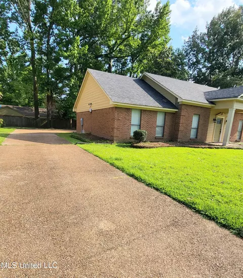 6158 Lake Trace Cir, Jackson, MS 39211 photo 2