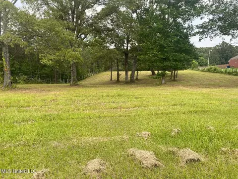 18 Tara Rd, Holly Springs, MS 38635