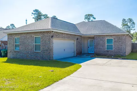 10848 Ala Moana St, Diamondhead, MS 39525