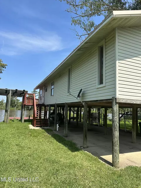 8344 Cochran Ave, Moss Point, MS 39562 photo 4