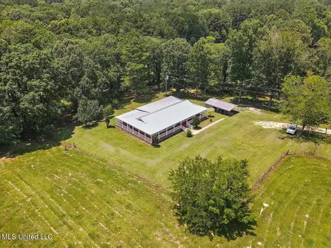Exterior - 119 Fox Run Dr, Mendenhall, MS 39114 photo 4 of 9