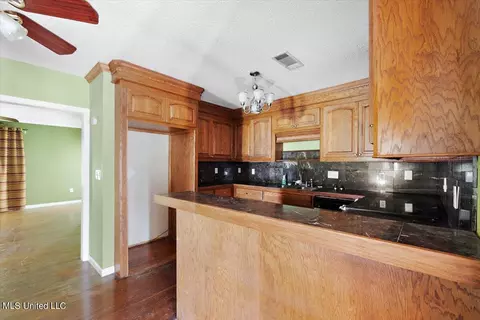 Kitchen - 119 Fox Run Dr, Mendenhall, MS 39114 photo 2 of 2