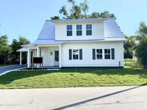 347 St George St, Bay Saint Louis, MS 39520