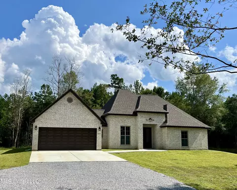6065 Crump Rd, Kiln, MS 39556