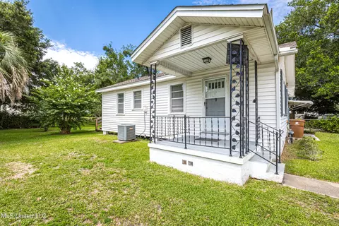 1905 Southern Ave, Biloxi, MS 39531