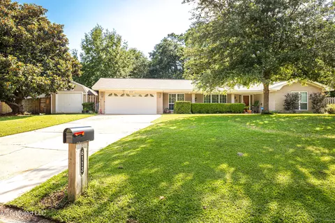 6113 Gruich Cir, Ocean Springs, MS 39564