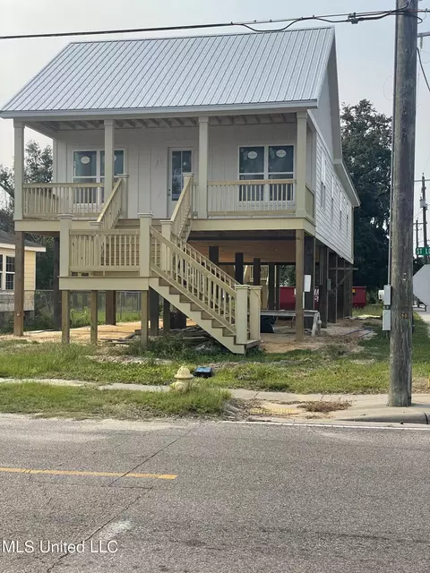 100 St Louis St, Pass Christian, MS 39571