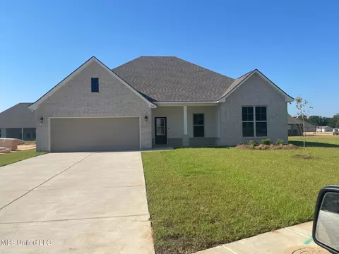 11421 Memphis Cir, Ocean Springs, MS 39564