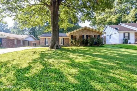 7930 Charleston Dr, Southaven, MS 38671
