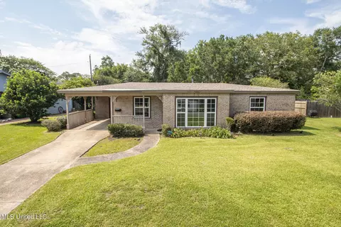 2107 Fulton Ave, Pascagoula, MS 39567