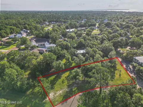 000 Whispering Pines Dr, Waveland, MS 39576