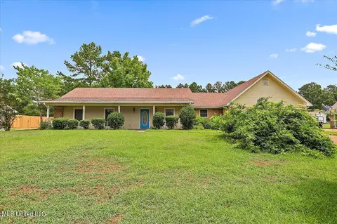 826 Richland East Dr, Richland, MS 39218
