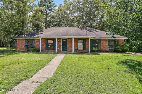437 Greenmont Dr, Jackson, MS 39212