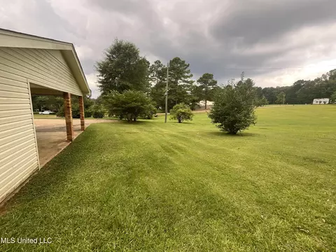 126 Colonial Cir, Magee, MS 39111 photo 3