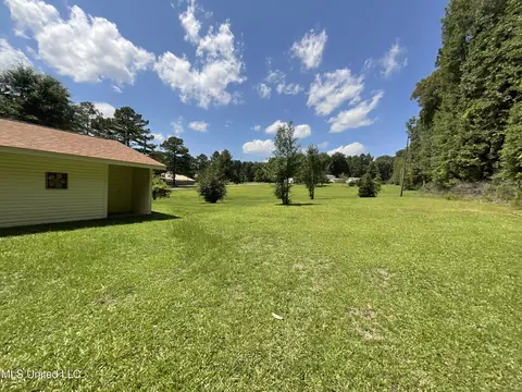 126 Colonial Cir, Magee, MS 39111 photo 5