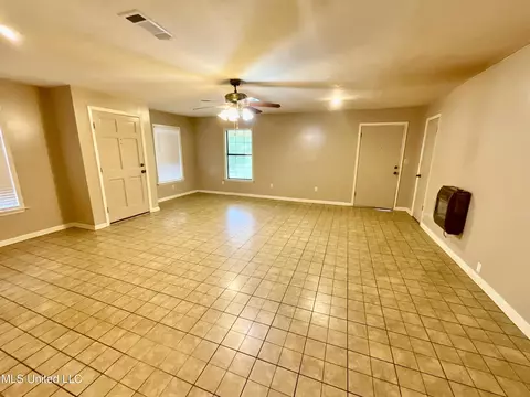 126 Colonial Cir, Magee, MS 39111 photo 10