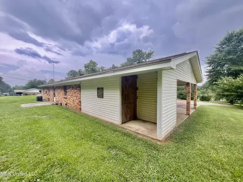126 Colonial Cir, Magee, MS 39111 photo 2