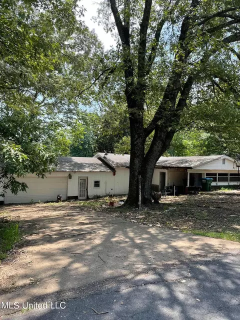 8870 Bob White Dr, Hernando, MS 38632