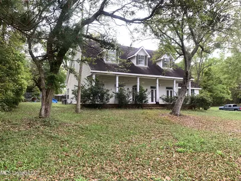 725 Graveline Rd, Gautier, MS 39553