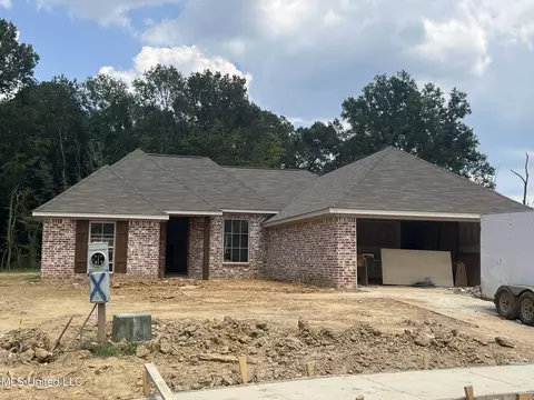 525 Silver Hill Dr, Pearl, MS 39208