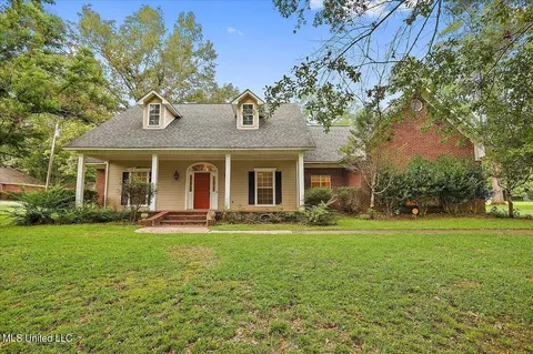 106 Oak Wood Dr, Raymond, MS 39154
