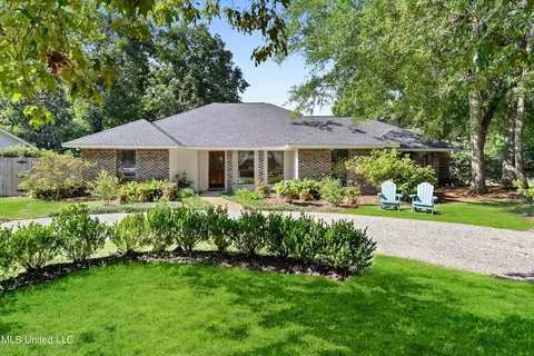 102 Temple Ter, Ocean Springs, MS 39564