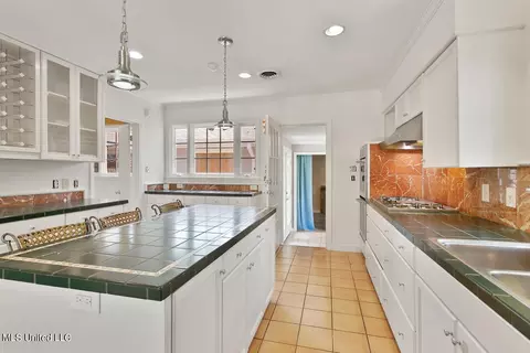 1820 Pinehurst St, Jackson, MS 39202 photo 11