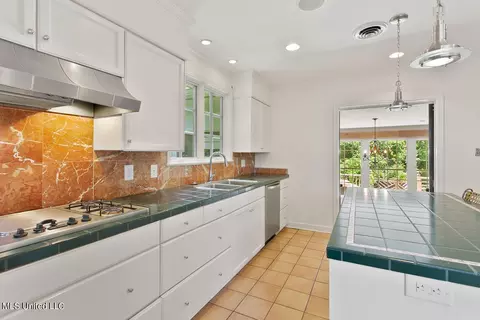1820 Pinehurst St, Jackson, MS 39202 photo 12