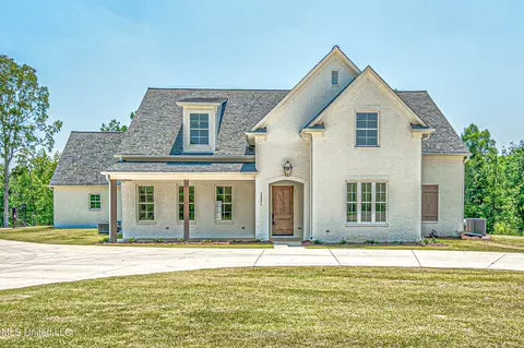 12991 Pebble Ridge Dr, Byhalia, MS 38611