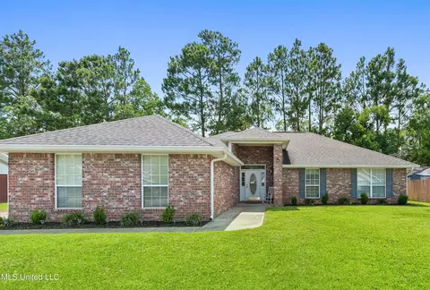 1623 Lori Dr, Ocean Springs, MS 39564